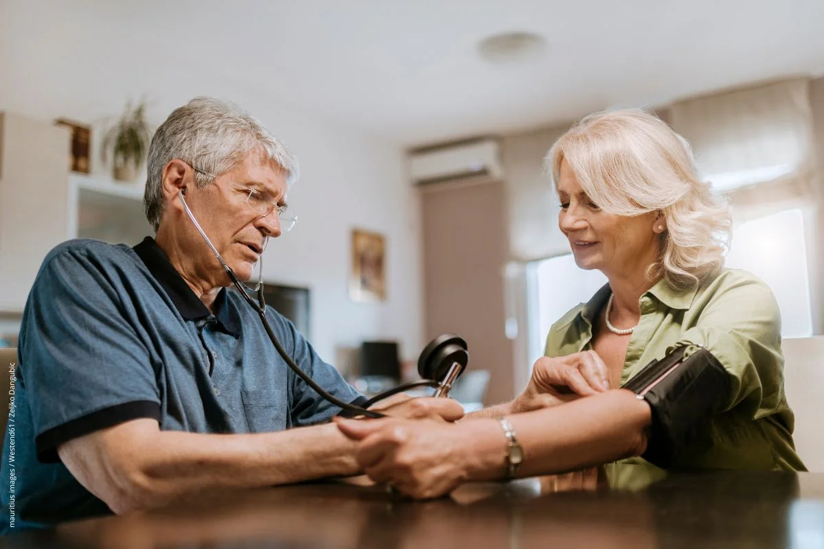 Blutdruck senken nützt auch Älteren