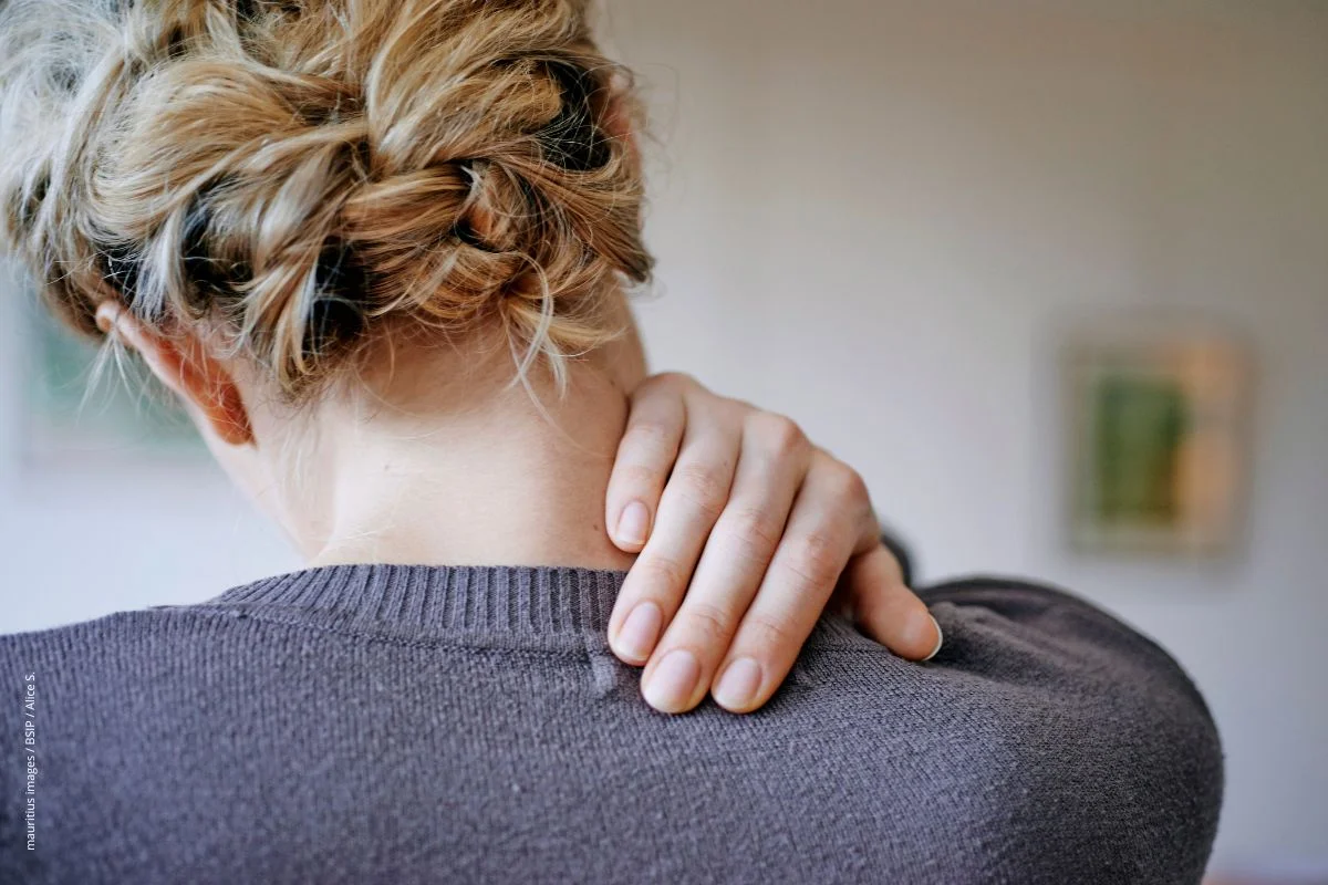 Was bei Nackenschmerzen hilft